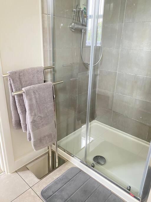 4-Room Detached Furnished Home With Parking Лестер Экстерьер фото